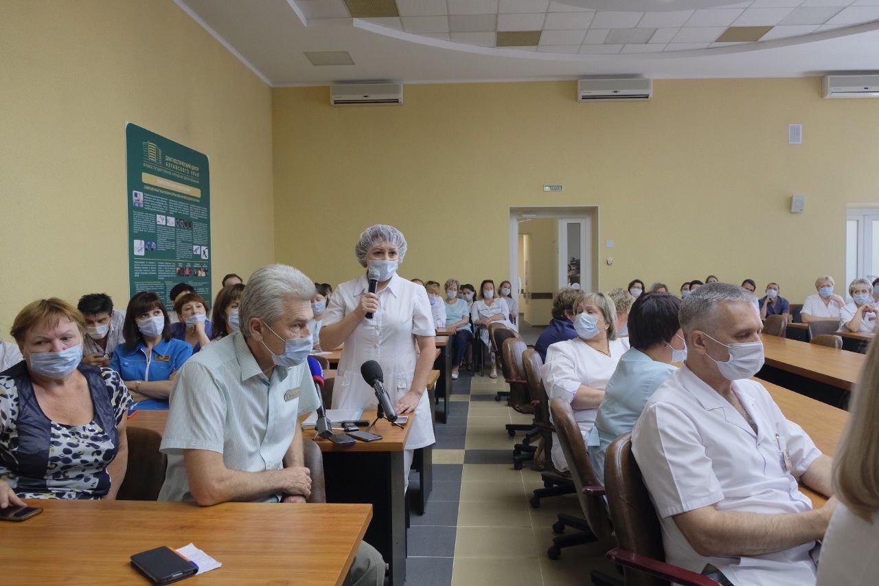 В Барнауле состоялась встреча медиков Диагностического центра и главы министерства здравоохранения Дмитрия Попова